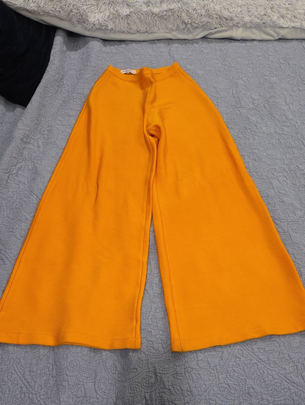 House of CB London Yellow Wide Leg Trousers Knit Pants Size M Good Condition!